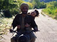 Der englische Patient – Mit dem indischen Leutnant Kip Singh (Naveen Andrews) erlebt Hana (Juliette Binoche) in den Kriegswirren romantische Augenblicke.