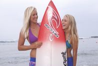 Soul Surfer – Soul Surfer: Bethany Hamilton (l.) und ihre Darstellerin Anna Sophia Robb (r.) ...