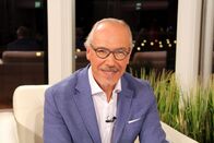 Meryns Sprechzimmer – Prof. Dr. Siegfried Meryn, Moderator der Sendung "MERYNS sprechzimmer".