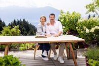 2 in Tirol - Heimat grenzenlos entdecken – Das Moderations-Duo Kristina Sprenger und Sigi Fink (auf der Umbrüggler Alm)