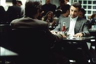 Heat – Obwohl sie auf entgegengesetzten Seiten des Gesetzes stehen, sind sich die konträren Helden Lieutenant Vincent Hanna (Al Pacino, li.) und Neil McCauley (Robert De Niro, re.) nicht unähnlich.