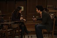 How I Met Your Mother – Ted (Josh Radnor, r.) lernt die Wirtschaftsstudentin Cindy (Rachel Bilson, l.) kennen und ist von ihr total beeindruckt. Doch wird das so bleiben?
