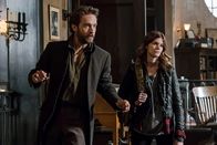 Sleepy Hollow – L-R: Ichabod Crane (Tom Mison) und Alex Norwood (Rachel Melvin)