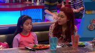 Sam & Cat – L-R: Kim (Isabella Day), Cat Valentine (Ariana Grande)