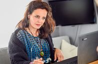 WaPo Bodensee – Campingplatzchefin Lina Hofbauer (Elisabeth Lanz) unterstützt die Ermittlungen der Polizei. Aber sie scheint Angst zu haben. Welches Geheimnis verbirgt sie?
