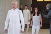 The 100 – (v.l.n.r.) Anders (Neal McDonough); Levitt (Jason Diaz); Octavia Blake (Marie Avgeropoulos)