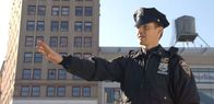 Blue Bloods - Crime Scene New York – Als Jamie (Will Estes) einen verdächtigen Gegenstand entdeckt, versucht er alle Passanten so schnell wie möglich in Sicherheit zu bringen ...
