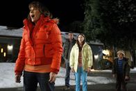 The Middle – Die geplante gemeinsame Familienaktivität endet für Frankie (Patricia Heaton, vorne), Sue (Eden Sher, Mitte r.), Mike (Neil Flynn, Mitte l.) und Brick (Atticus Shaffer, hinten) nicht so wie gewünscht ...