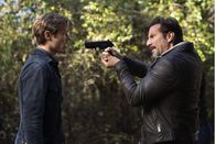 MacGyver – L-R: Angus MacGyver (Lucas Till), Russ Taylor (Henry Ian Cusick)