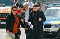 Rentnercops – Gleich bei ihrem ersten gemeinsamen Fall fliegen die Fetzen: Günter Hoffmann (Peter Lerchbaumer, M.) und Edwin Bremer (Tilo Prückner, r.) müssen sich mit der neuen Kollegin Hannah Gereg (Swetlana Schönfeld, l.) zusammenraufen.