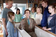 Real Humans - Echte Menschen – Nach langem Zögern startet Familie Engmann den Klon von Großvater Lennart (Sten Elfström) und ist gespannt, was er ihnen zu sagen hat.