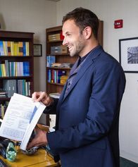 Elementary – Als ein anerkannter Mathematiker tot aufgefunden wird, setzen Sherlock Holmes (Jonny Lee Miller) und Joan Watson alles daran, den Mordfall zu lösen und hinter das Geheimnis einer streng bewachten Formel zu kommen, die der Wissenschaftler unbedingt lösen wollte ...