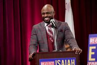 The Neighborhood – Isaiah Evans (Wayne Brady)