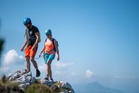 Bergwelten – Zwei Bergführer nach abgeschlossener Ausbildung