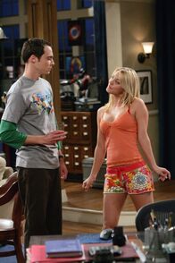 The Big Bang Theory – Sheldon Cooper (Jim Parsons, l.); Penny (Kaley Cuoco, r.)