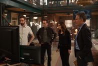 Navy CIS: New Orleans – (v.l.n.r.) Forensiker Sebastian Lund (Rob Kerkovich); Special Agent Christopher LaSalle (Lucas Black); FBI Special Agent Tammy Gregorio (Vanessa Ferlito); Special Agent Dwayne Pride (Scott Bakula)