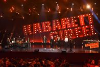 Kabarettgipfel – Gernot Kulis (5.v.r.), Guido Cantz (4.v.r.), Malarina (3.v.r.), Gery Seidl (2.v.r.), Martin Frank (r.)