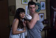New Girl – Haben ganz unterschiedliche Vorstellungen von ihrem geplanten Sex-Date: Cece (Hannah Simone, l.) und Schmidt (Max Greenfield, r.) ...