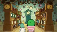 Sarah & Duck – Sarah und Duck sind fasziniert von all den Uhren in der Uhrenabteilung.