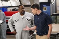 The Neighborhood – Calvin Butler (Cedric the Entertainer, l.); Dave Johnson (Max Greenfield, r.)