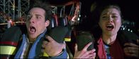 Final Destination 3 – Mitten auf dem Rummelplatz überkommt Wendy (Mary Elizabeth Winstead, r.) die Vision, dass Kevin (Ryan Merriman, l.) und ihre anderen Freunde während einer Achterbahnfahrt tödlich verunglücken. Blitzschnell verlassen sie das noch ruhende Gefährt - und überleben. Das allerdings passt dem Sensenmann nicht ...