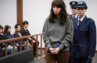 Das Haus am Hang – Letzter Prozesstag: Wie wird das Urteil über Mizuho Ando (Miki Mizuno, vo.) ausfallen?