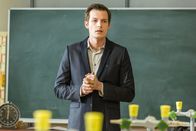 Der Lehrer – Referendar Matts Müllers (Sebastian Baumgart) kommt mit der respektlosen Art der Schüler nicht klar.