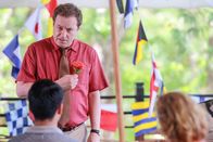Death in Paradise – DI Jack Mooney (Ardal O'Hanlon) ist zu Gast bei einer Wohltätigkeitsveranstaltung.