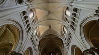 Wunderbauten der Geschichte – Typisch für die gotische Architektur: Hohe Kirchenräume mit Kreuzrippengewölbe. Sie entlasten die Wände und ermöglichen große Fenster.