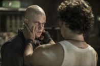 Elysium – Max De Costa (Matt Damon, l.); Spider (Moura Wagner, r.)