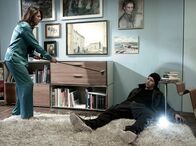 In aller Freundschaft – MDR Fernsehen IN ALLER FREUNDSCHAFT FOLGE 653 Uhr. Gabriele Hagemann (Angela Roy) wird nachts von Geräuschen in ihrer Wohnung geweckt. Als sie, mit einem Golfschläger bewaffnet, in ihr Wohnzimmer geht, stellt sie tatsächlich einen Einbrecher. Im Affekt schlägt sie zu. Doch dann erkennt sie den jungen Mann: Seit Wochen versucht Patrick Janisch (Tobias Diakow) an das einzige Selbstportrait von Gabrieles verstorbenem Mann zu kommen.