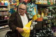 Wiener Dog – Dave Schmerz (Danny DeVito)