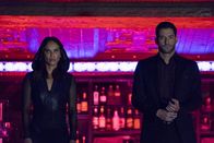 Lucifer – Mazikeen (Lesley-Ann Brandt, l.); Lucifer Morningstar (Tom Ellis, r.)