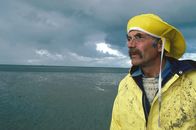 Löwenzahn Classics – Peter (Peter Lustig) hat sich im Wattenmeer verlaufen und die Flut kommt. In welcher Richtung liegt das Boot? Peter wird es langsam unheimlich.