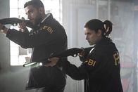 FBI: Special Crime Unit – (v.l.n.r.) Omar Adom Zidan (Zeeko Zaki); Maggie Bell (Missy Peregrym)