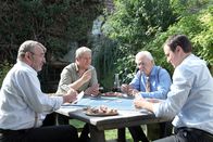 Der Winzerkönig – (v.li.) Branko Samarovski (Blasius Schmalzl), Harald Krassnitzer (Thomas Stickler), Wolfgang Hübsch (Gottfried Schnell), Achim Schelhas (Paul Stickler).