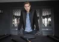Detective Grace – Der wohlhabende Geschäftsmann Kit Bishop (Arthur Darvill, l.), dessen Frau ermordet wurde, verhält sich sehr ungewöhnlich.
