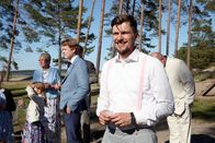 GEO Reportage – Hannes Lents sorgt als „Pulmaisa“ dafür, dass die Hochzeitsfeierlichkeiten perfekt ablaufen und alle bester Laune sind.
