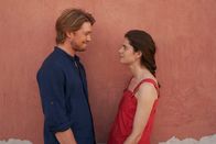 Conversations with Friends – Obwohl Frances (Alison Oliver) anfangs ein ungutes Gefühl hatte Nick (Joe Alwyn) so plötzlich wiederzusehen, kommen sich die beiden näher als gedacht.