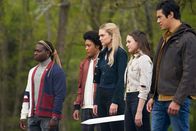 Legacies – (v.l.n.r.) Kaleb (Chris Lee); MG Greasly (Quincy Fouse); Lizzie Saltzman (Jenny Boyd); Hope Mikaelson (Danielle Rose Russell); Jed (Ben Levin)