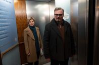 SOKO Stuttgart – Schock auf dem Stuttgarter Fernsehturm – ein Aufzugsführer wird erstochen. Sein Arbeitskollege Jürgen Spengler (Oliver Breite) ist fassungslos, in seinen Augen war das Opfer ein unauffälliger und zuverlässiger Zeitgenosse. Doch kann Kriminalhauptkommissarin Martina Seiffert (Astrid M. Fünderich) seinen Aussagen trauen?
