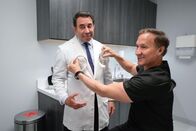 Botched – Paul Nassif (l.); Terry Dubrow (r.)