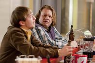 Danni Lowinski – Glauben zu wissen, was gut für Danni ist: Nils (Oliver Fleischer, r.) und Hannes (Tino Mewes, l.) ...