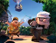Oben – Im Amazonas angekommen, muss der griesgrämige Carl Fredricksen (r.) mit seinem blinden Passagier, dem 8-jährigen Pfadfinderjungen Russell, wohl oder übel auskommen.