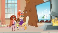 Miss Moon – Miss Moon und die Kinder sehen, dass Mr. Pick im Video-Spiel gelandet ist.