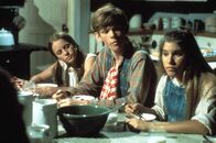 Die Waltons – Geraten immer wieder in Schwierigkeiten: (v.l.n.r.) Erin (Mary Beth McDonough), Jason (Jon Walmsley) und Mary Ellen (Judy Norton-Taylor) ...