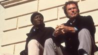 Die Flucht von Alcatraz – Morris (Clint Eastwood, re.) verschafft sich den Respekt von English (Paul Benjamin).