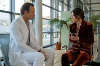 In aller Freundschaft – Dr. Martin Stein (Bernhard Bettermann) wird zum ungünstigsten Zeitpunkt von seiner Vergangenheit eingeholt. Ausgerechnet jetzt ist Carmen Blum (Suzan Anbeh) Patientin in der Sachsenklinik, mit der er vor 25 Jahren mal eine Nacht verbracht hat.