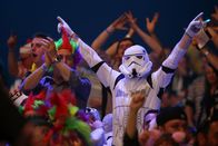 Darts: Weltmeisterschaft – Fans enjoy the show during the Auckland Darts Masters at The Trusts Arena on August 28, 2015 in Auckland, New Zealand.