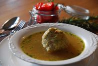 Zu Tisch ... – Tiroler Wurstknödel á la Maria.